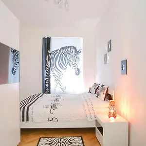 Apartmán Stylish A Few Steps From Metro, Praha